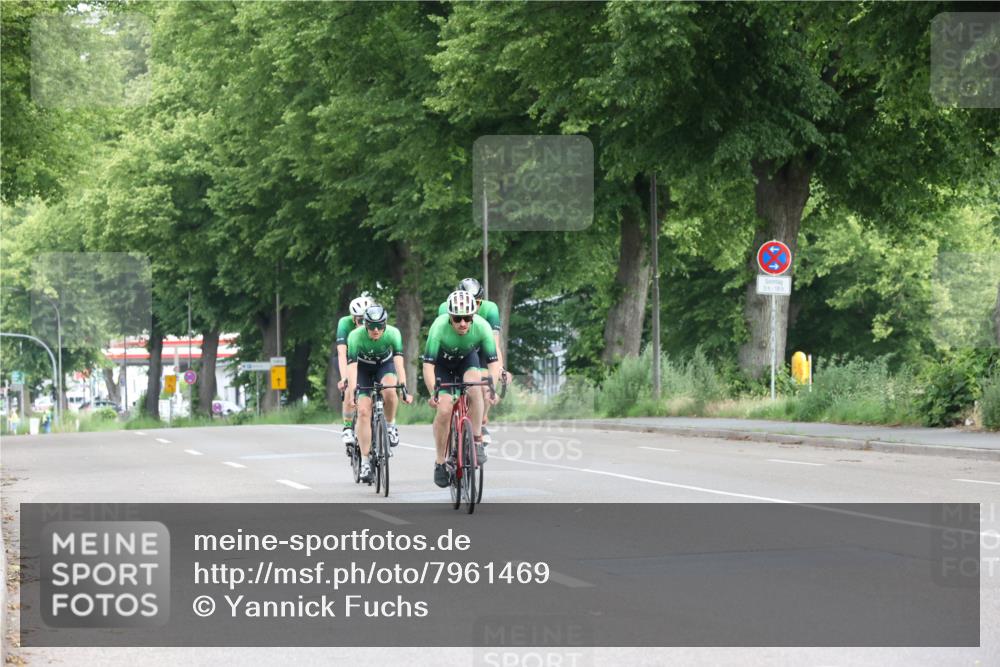 15.06.2025 - 7 Türme Triathlon Yannick Fuchs http://msf.ph/oto/7961469 15.06.2025 10:02:34 Radfahren 129, 132 meine-sportfotos.de