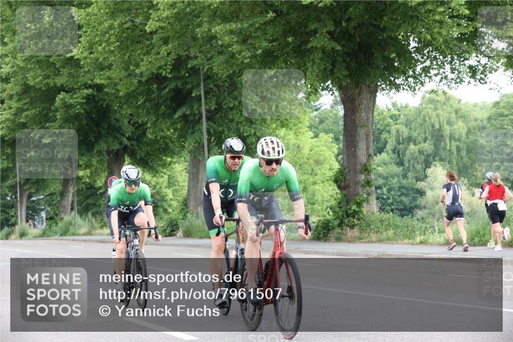 15.06.2025 - 7 Türme Triathlon Yannick Fuchs http://msf.ph/oto/7961507 15.06.2025 10:02:36 Radfahren 129, 132 meine-sportfotos.de