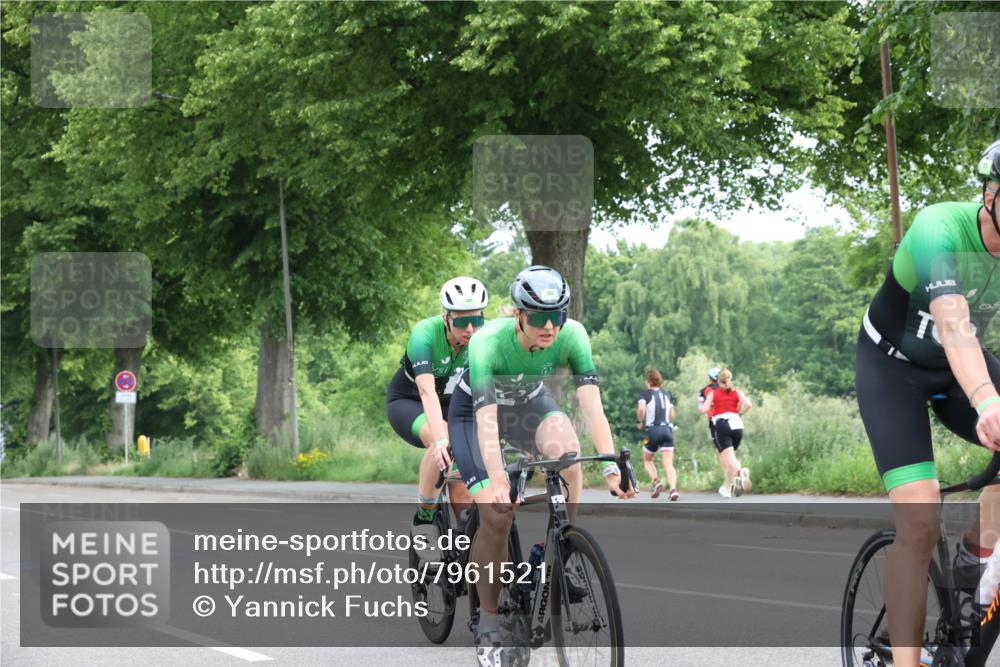 15.06.2025 - 7 Türme Triathlon Yannick Fuchs http://msf.ph/oto/7961521 15.06.2025 10:02:36 Radfahren 129, 132 meine-sportfotos.de