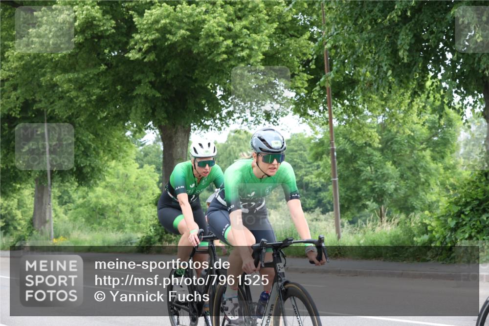 15.06.2025 - 7 Türme Triathlon Yannick Fuchs http://msf.ph/oto/7961525 15.06.2025 10:02:37 Radfahren 129, 132 meine-sportfotos.de