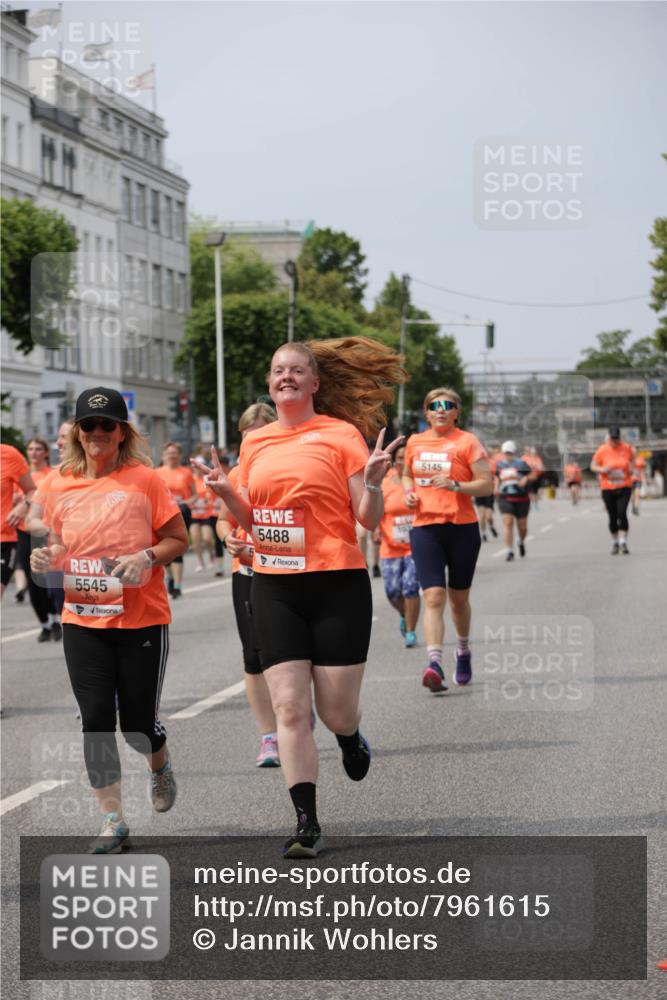 15.06.2025 - REWE Women's Run Jannik Wohlers http://msf.ph/oto/7961615 15.06.2025 09:46:18 Laufen 5545, 5488, 5145 meine-sportfotos.de