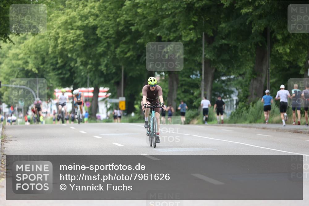 15.06.2025 - 7 Türme Triathlon Yannick Fuchs http://msf.ph/oto/7961626 15.06.2025 13:50:35 Radfahren 195, 326 meine-sportfotos.de