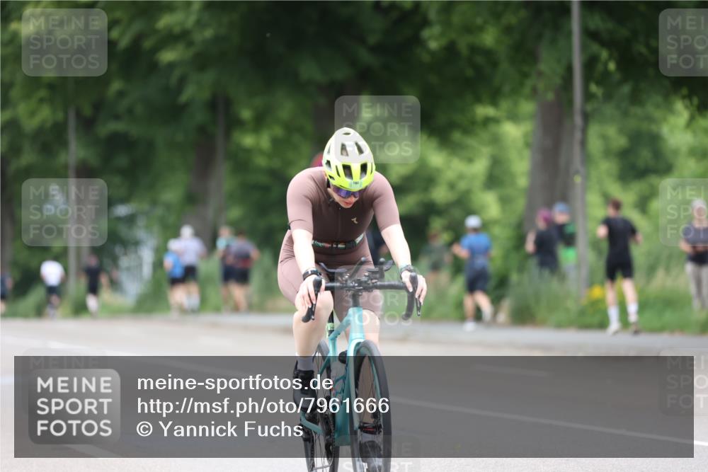 15.06.2025 - 7 Türme Triathlon Yannick Fuchs http://msf.ph/oto/7961666 15.06.2025 13:50:38 Radfahren 195, 326, 1096 meine-sportfotos.de