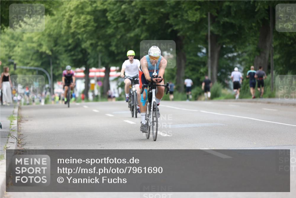 15.06.2025 - 7 Türme Triathlon Yannick Fuchs http://msf.ph/oto/7961690 15.06.2025 13:50:40 Radfahren 195, 326, 1096 meine-sportfotos.de