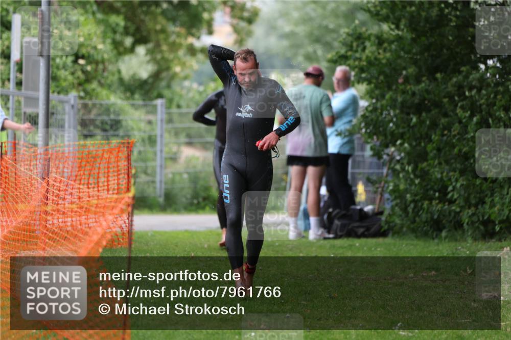 15.06.2025 - 7 Türme Triathlon Michael Strokosch http://msf.ph/oto/7961766 15.06.2025 12:13:53 Schwimmen 395, 497, 501, 543, 566, 599, 633 meine-sportfotos.de
