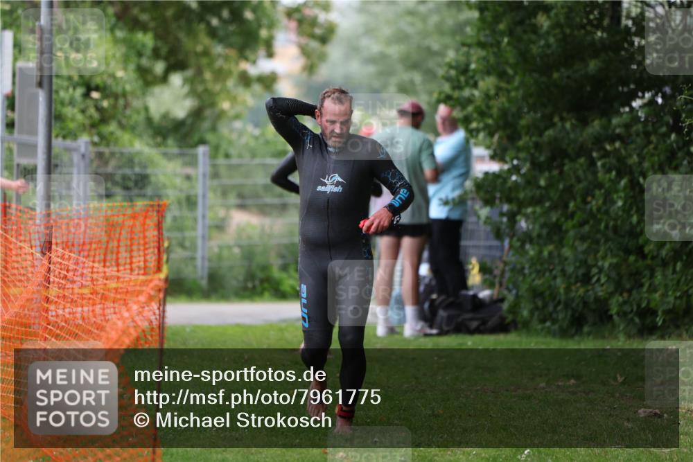 15.06.2025 - 7 Türme Triathlon Michael Strokosch http://msf.ph/oto/7961775 15.06.2025 12:13:54 Schwimmen 395, 497, 501, 543, 566, 599, 633 meine-sportfotos.de