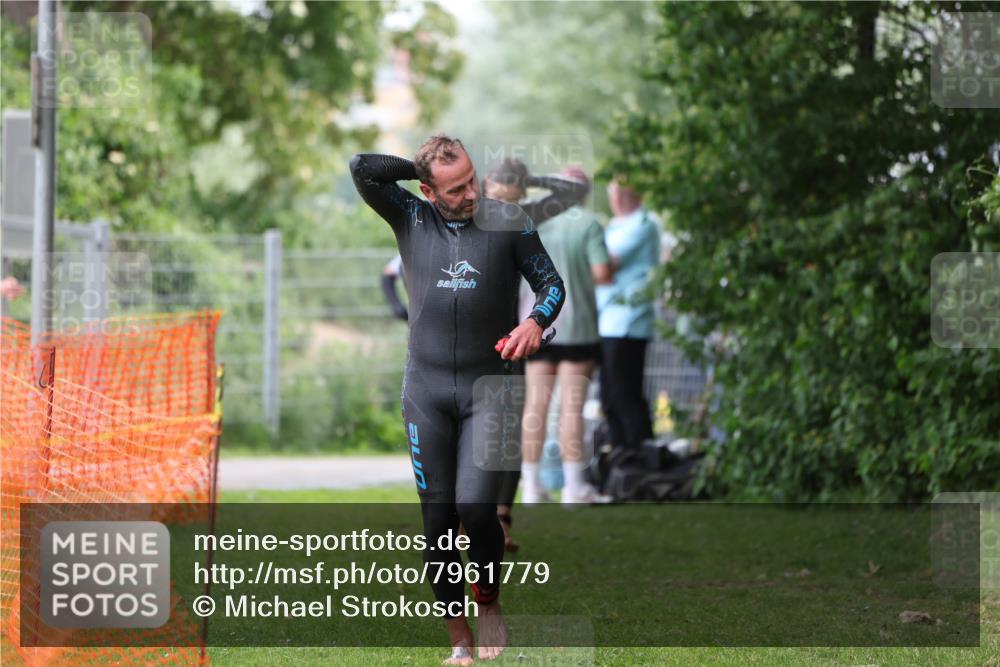 15.06.2025 - 7 Türme Triathlon Michael Strokosch http://msf.ph/oto/7961779 15.06.2025 12:13:54 Schwimmen 395, 497, 501, 543, 566, 599, 633 meine-sportfotos.de