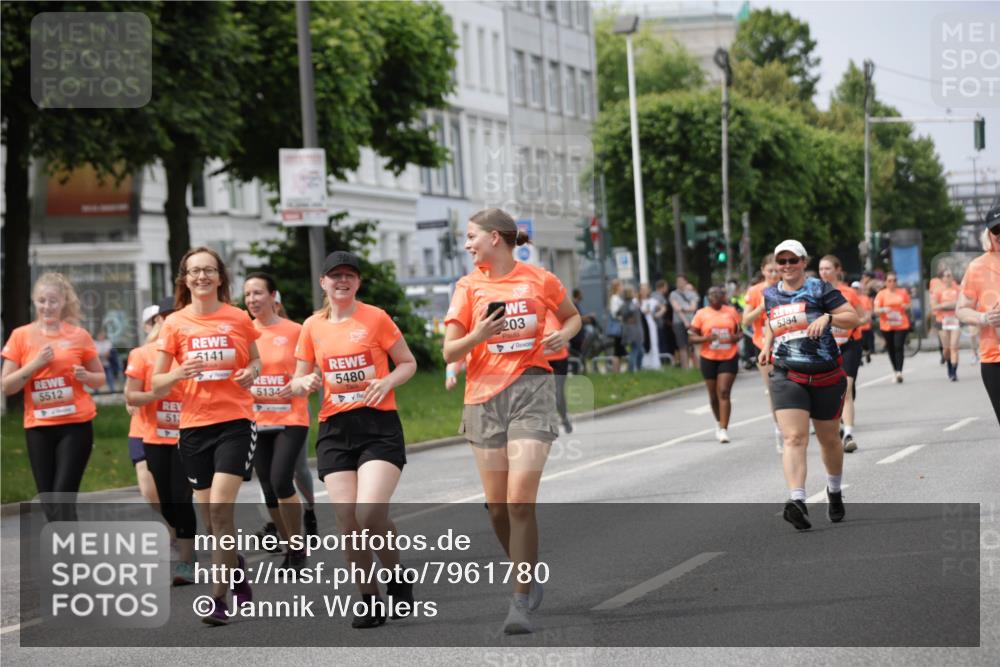 15.06.2025 - REWE Women's Run Jannik Wohlers http://msf.ph/oto/7961780 15.06.2025 09:46:27 Laufen 5512, 51, 5141, 203, 5480, 5134, 5384 meine-sportfotos.de