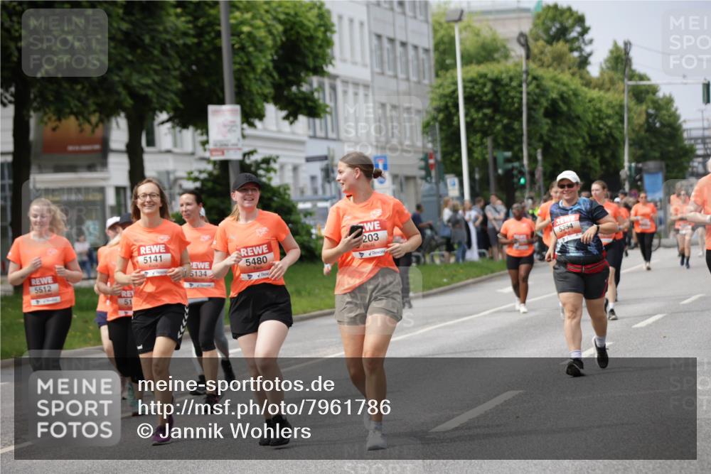15.06.2025 - REWE Women's Run Jannik Wohlers http://msf.ph/oto/7961786 15.06.2025 09:46:27 Laufen 5512, 51, 5141, 5134, 5480, 203, 5384 meine-sportfotos.de