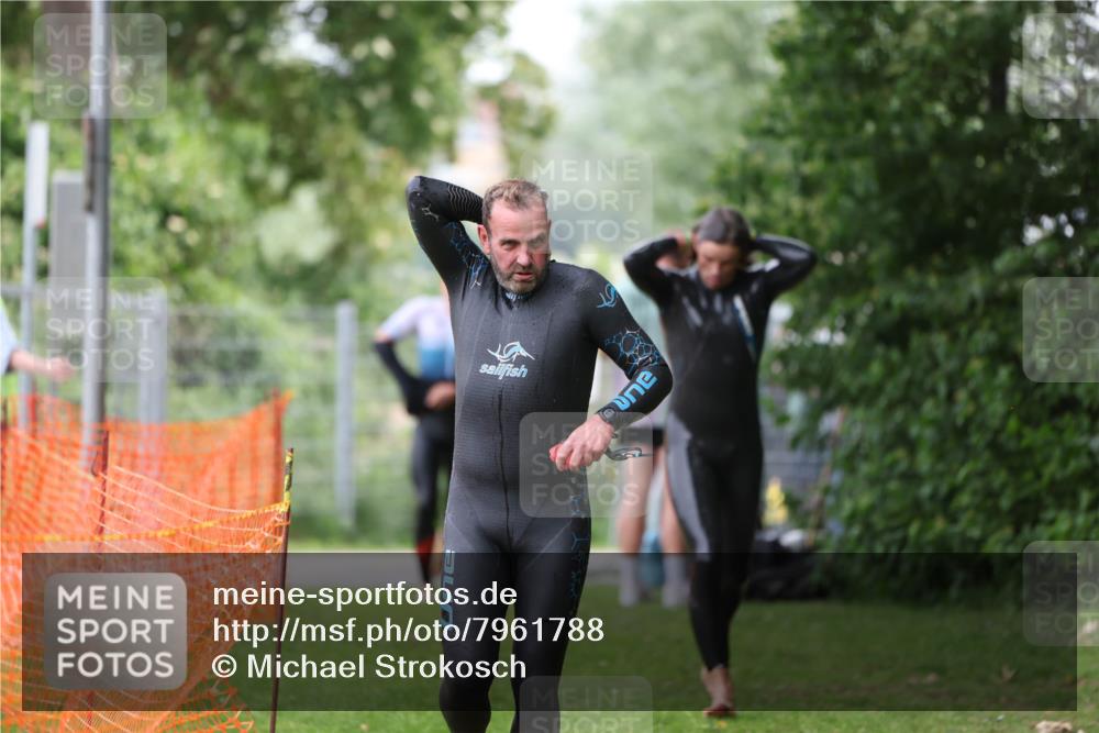 15.06.2025 - 7 Türme Triathlon Michael Strokosch http://msf.ph/oto/7961788 15.06.2025 12:13:55 Schwimmen 395, 497, 501, 543, 566, 599, 633 meine-sportfotos.de