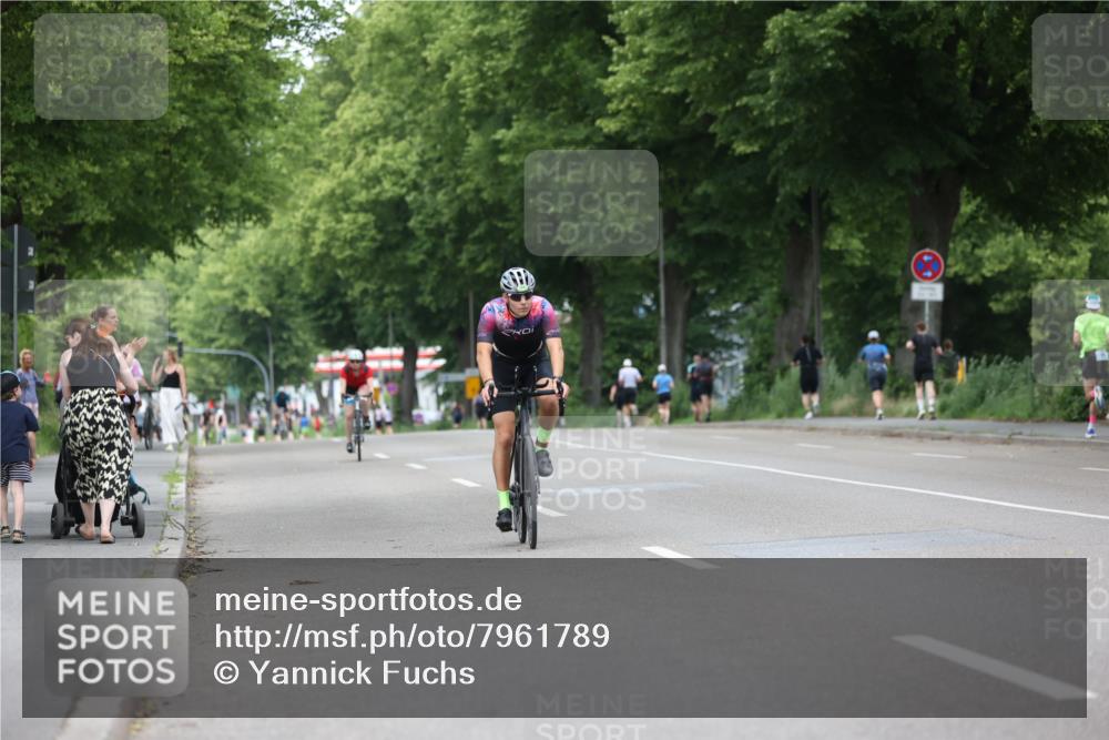 15.06.2025 - 7 Türme Triathlon Yannick Fuchs http://msf.ph/oto/7961789 15.06.2025 13:50:45 Radfahren 326, 389, 911, 1096 meine-sportfotos.de