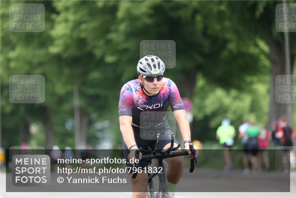 15.06.2025 - 7 Türme Triathlon Yannick Fuchs http://msf.ph/oto/7961832 15.06.2025 13:50:47 Radfahren 389, 911, 954, 1096 meine-sportfotos.de