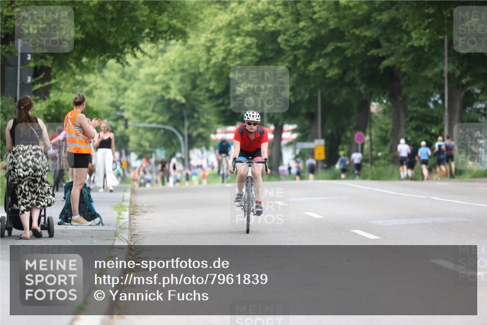 15.06.2025 - 7 Türme Triathlon Yannick Fuchs http://msf.ph/oto/7961839 15.06.2025 13:50:48 Radfahren 389, 911, 954 meine-sportfotos.de