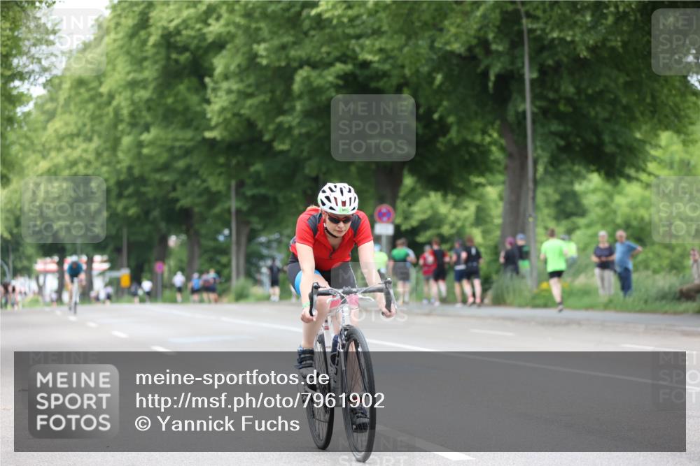 15.06.2025 - 7 Türme Triathlon Yannick Fuchs http://msf.ph/oto/7961902 15.06.2025 13:50:50 Radfahren 256, 389, 911, 954 meine-sportfotos.de