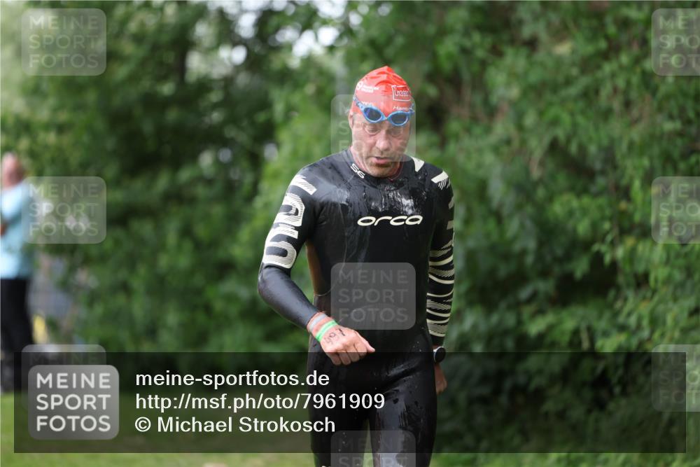 15.06.2025 - 7 Türme Triathlon Michael Strokosch http://msf.ph/oto/7961909 15.06.2025 12:14:06 Schwimmen 370, 395, 439, 442, 466, 497, 501, 543, 599 meine-sportfotos.de