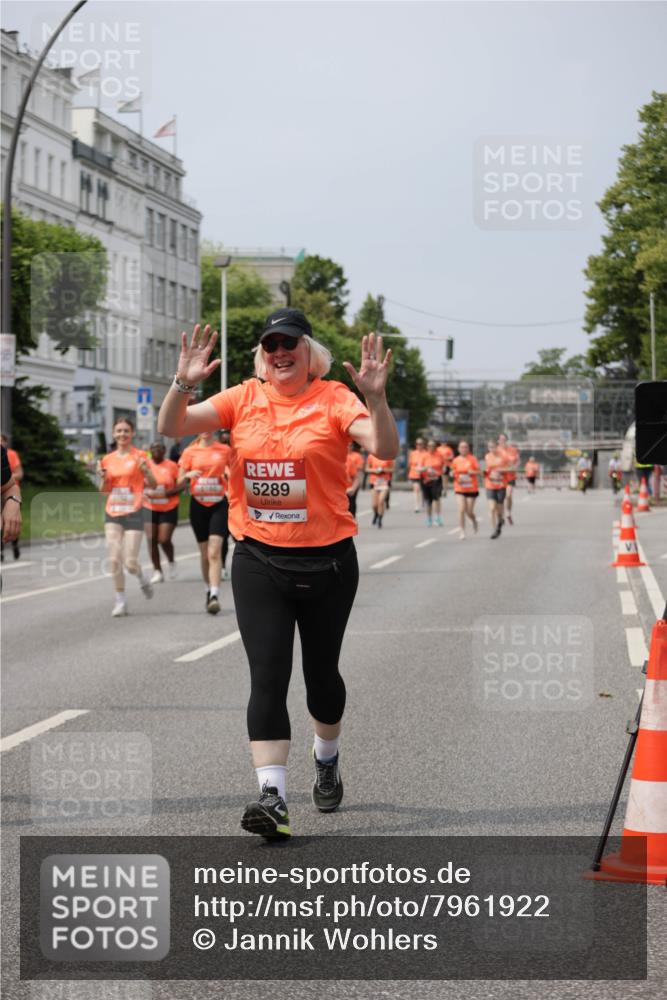 15.06.2025 - REWE Women's Run Jannik Wohlers http://msf.ph/oto/7961922 15.06.2025 09:46:32 Laufen 6180, 5289 meine-sportfotos.de