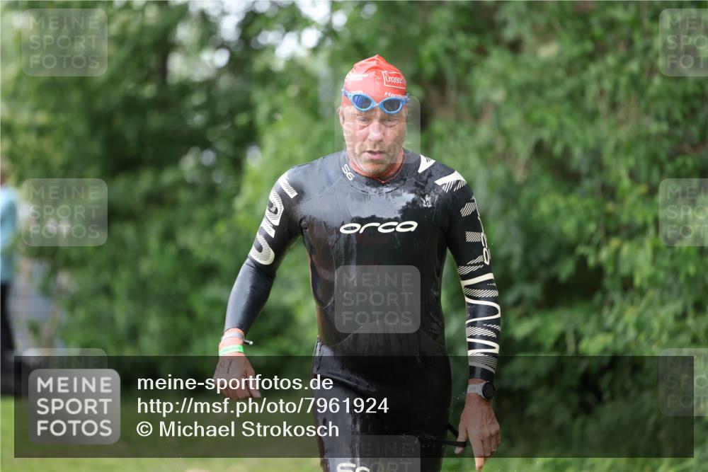 15.06.2025 - 7 Türme Triathlon Michael Strokosch http://msf.ph/oto/7961924 15.06.2025 12:14:06 Schwimmen 370, 395, 439, 442, 466, 497, 501, 543, 599 meine-sportfotos.de
