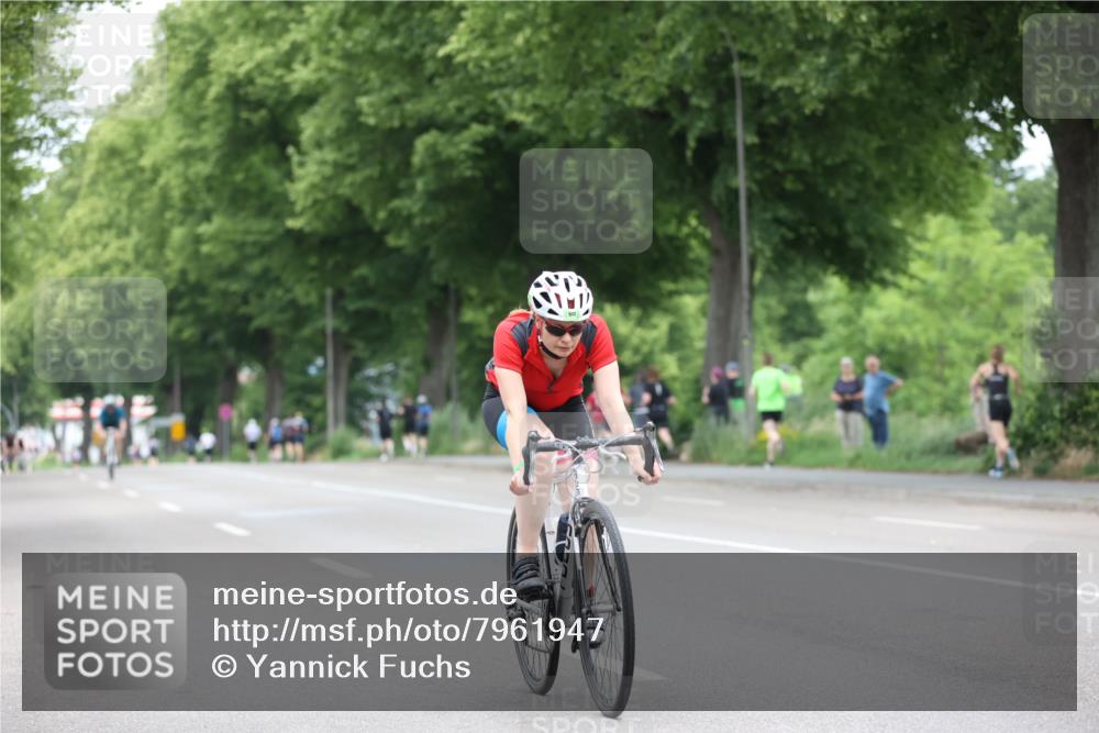15.06.2025 - 7 Türme Triathlon Yannick Fuchs http://msf.ph/oto/7961947 15.06.2025 13:50:50 Radfahren 256, 389, 911, 954 meine-sportfotos.de