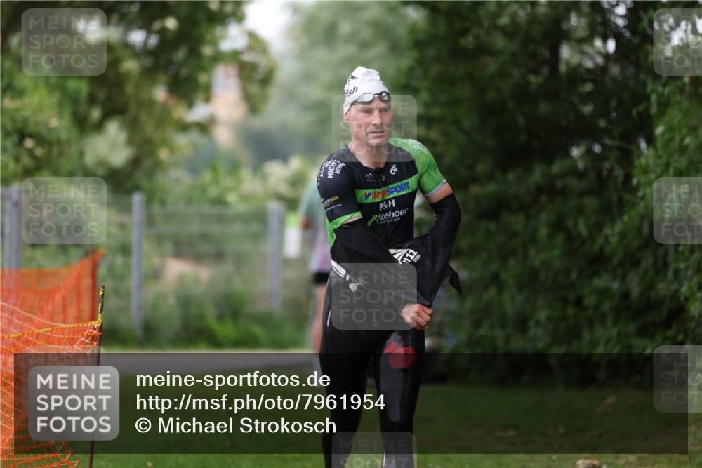 15.06.2025 - 7 Türme Triathlon Michael Strokosch http://msf.ph/oto/7961954 15.06.2025 12:14:07 Schwimmen 370, 395, 439, 442, 466, 497, 501, 543, 599 meine-sportfotos.de