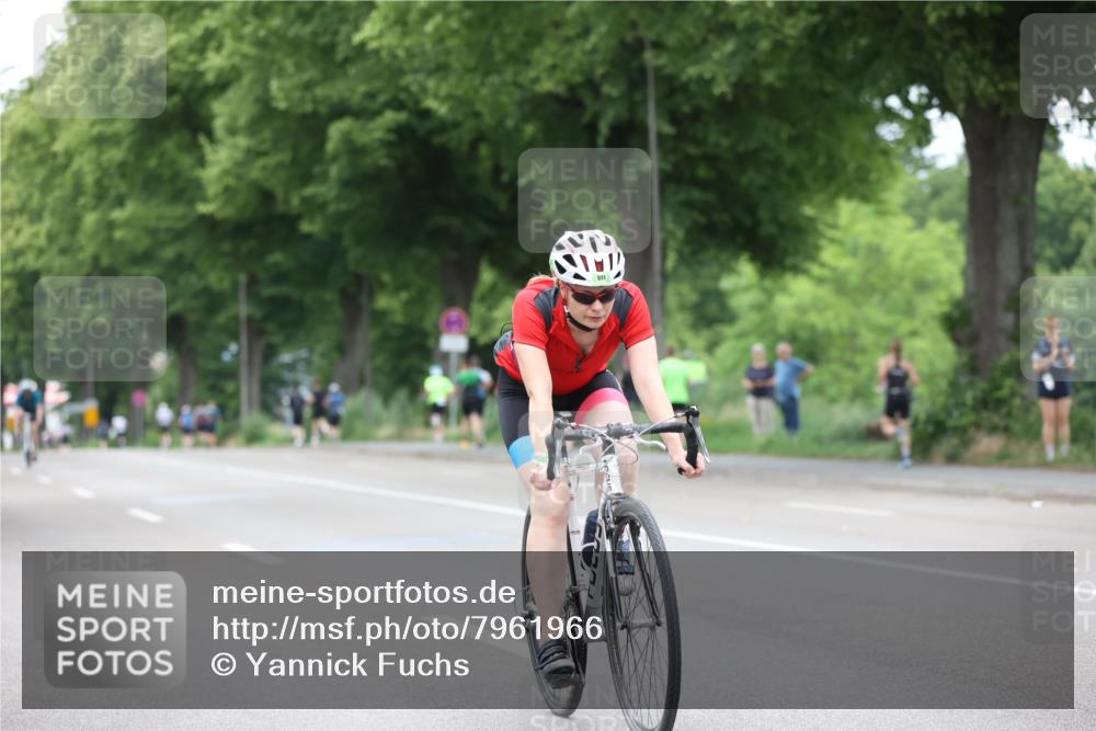 15.06.2025 - 7 Türme Triathlon Yannick Fuchs http://msf.ph/oto/7961966 15.06.2025 13:50:50 Radfahren 256, 389, 911, 954 meine-sportfotos.de