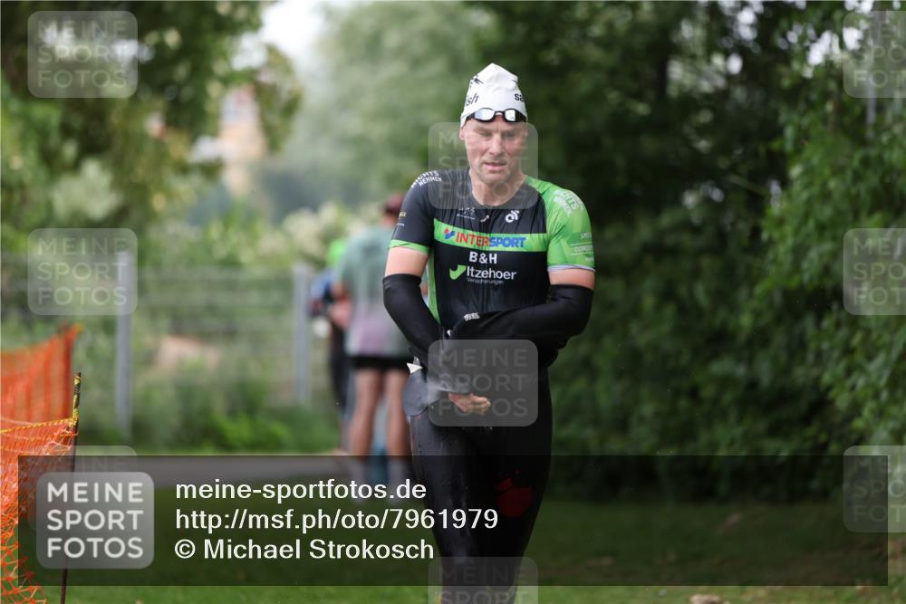 15.06.2025 - 7 Türme Triathlon Michael Strokosch http://msf.ph/oto/7961979 15.06.2025 12:14:07 Schwimmen 370, 395, 439, 442, 466, 497, 501, 543, 599 meine-sportfotos.de
