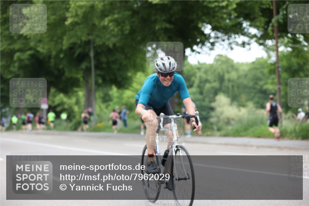 15.06.2025 - 7 Türme Triathlon Yannick Fuchs http://msf.ph/oto/7962029 15.06.2025 13:50:55 Radfahren 256, 645, 867, 954 meine-sportfotos.de