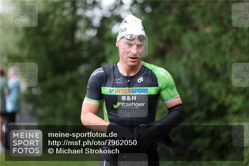 15.06.2025 - 7 Türme Triathlon Michael Strokosch http://msf.ph/oto/7962050 15.06.2025 12:14:09 Schwimmen 370, 395, 439, 442, 466, 497, 498, 501, 543, 599 meine-sportfotos.de