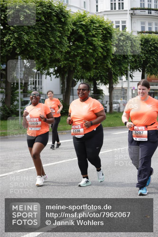 15.06.2025 - REWE Women's Run Jannik Wohlers http://msf.ph/oto/7962067 15.06.2025 09:46:41 Laufen 5409, 5338, 5287 meine-sportfotos.de