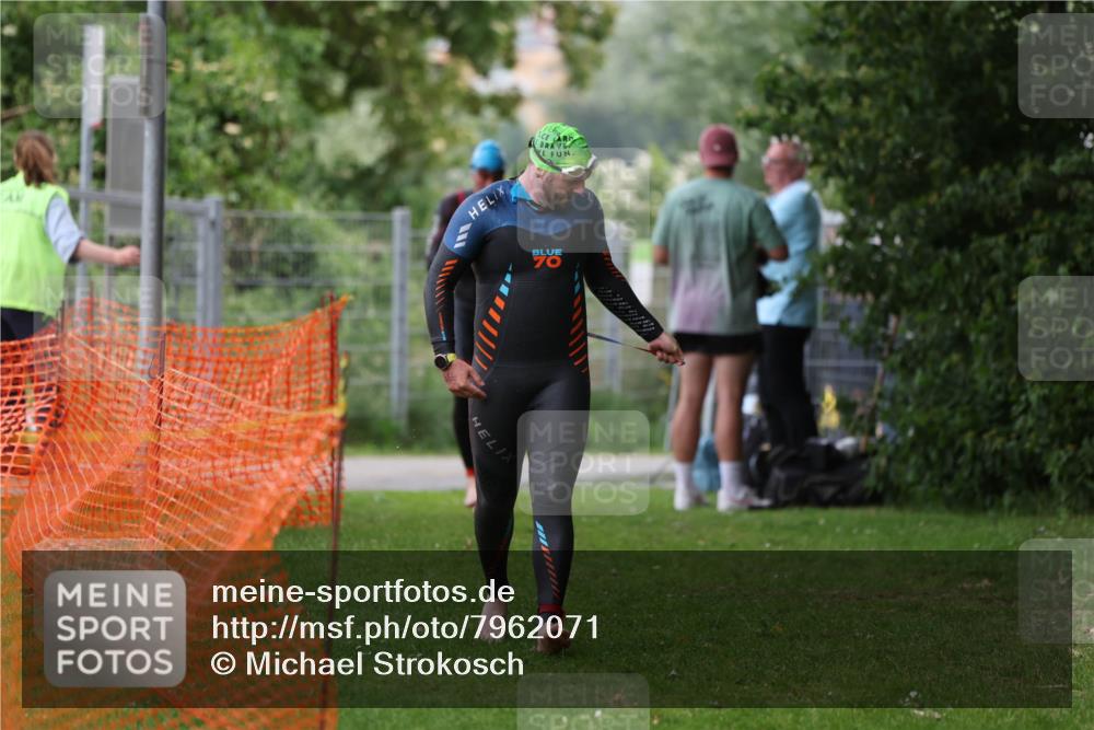 15.06.2025 - 7 Türme Triathlon Michael Strokosch http://msf.ph/oto/7962071 15.06.2025 12:14:15 Schwimmen 370, 439, 442, 466, 497, 498, 501 meine-sportfotos.de