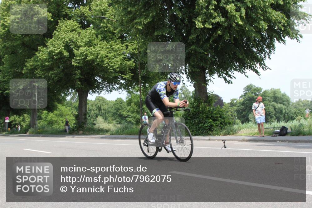 15.06.2025 - 7 Türme Triathlon Yannick Fuchs http://msf.ph/oto/7962075 15.06.2025 12:36:05 Radfahren  meine-sportfotos.de