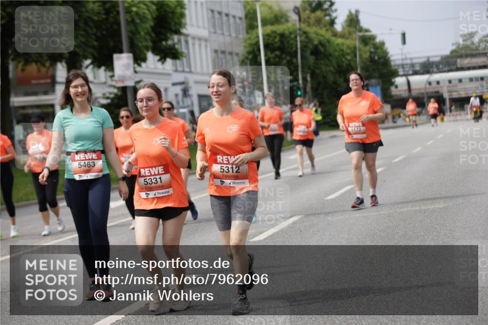 15.06.2025 - REWE Women's Run Jannik Wohlers http://msf.ph/oto/7962096 15.06.2025 09:46:44 Laufen 5463, 5331, 5312, 5172 meine-sportfotos.de