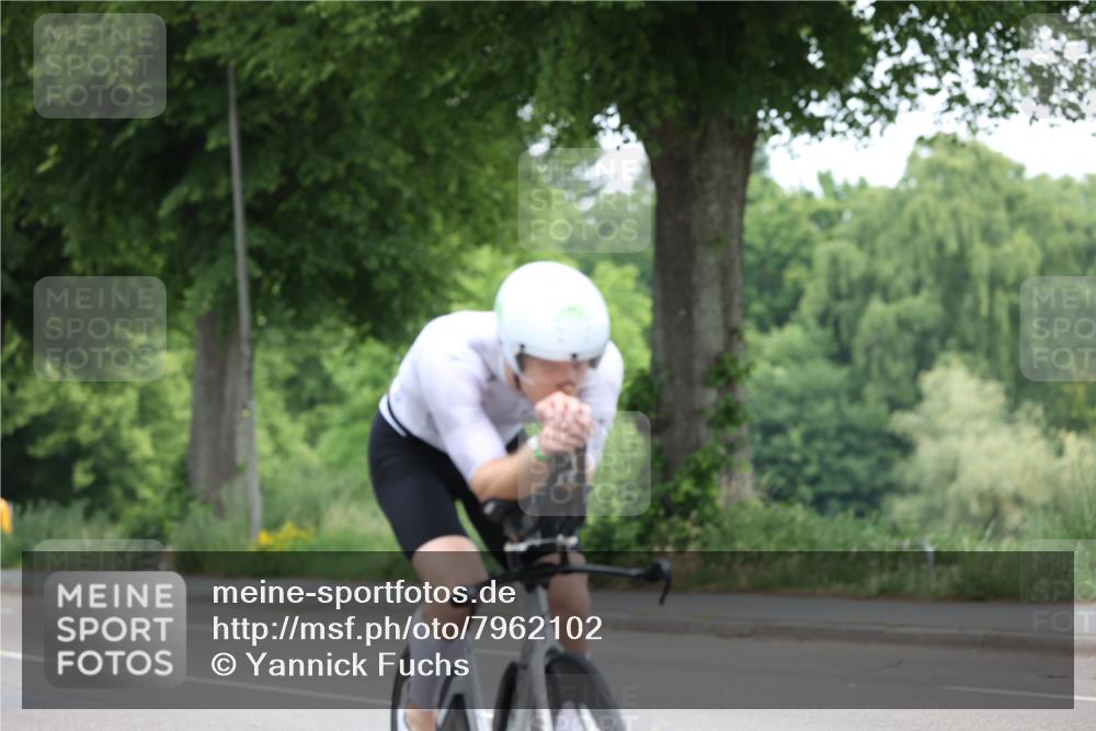 15.06.2025 - 7 Türme Triathlon Yannick Fuchs http://msf.ph/oto/7962102 15.06.2025 10:53:25 Radfahren 324 meine-sportfotos.de