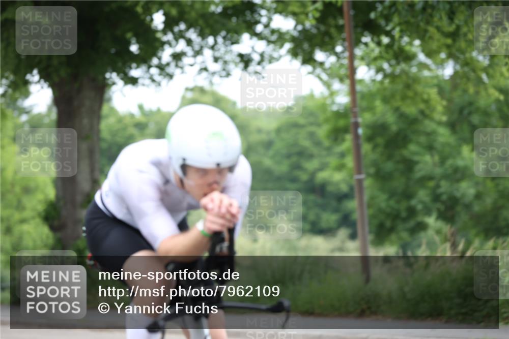 15.06.2025 - 7 Türme Triathlon Yannick Fuchs http://msf.ph/oto/7962109 15.06.2025 10:53:25 Radfahren 324 meine-sportfotos.de