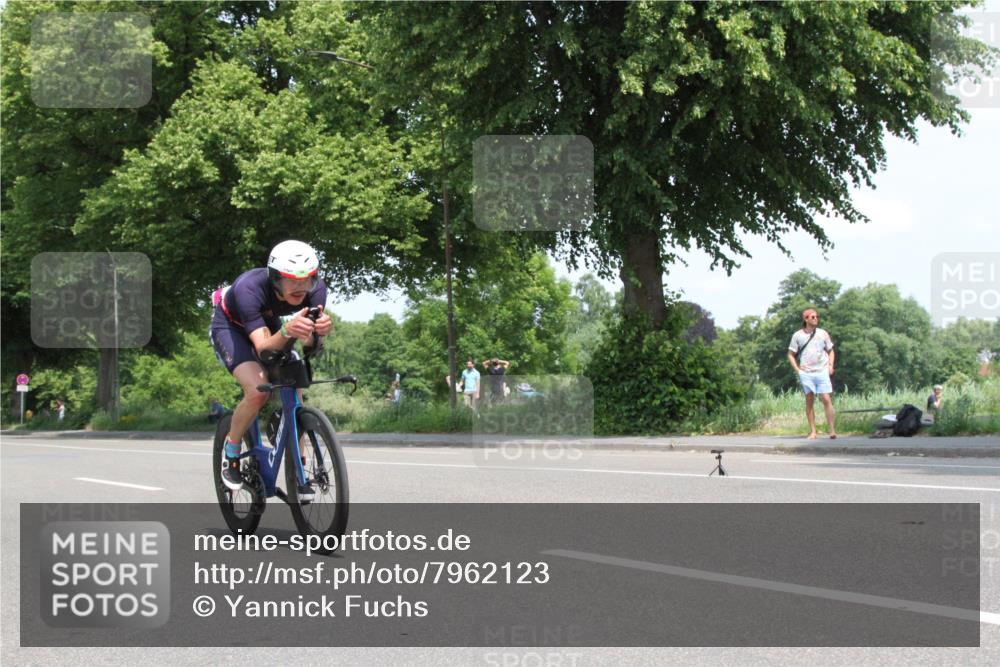15.06.2025 - 7 Türme Triathlon Yannick Fuchs http://msf.ph/oto/7962123 15.06.2025 12:36:40 Radfahren  meine-sportfotos.de