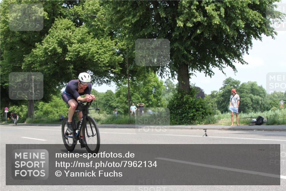 15.06.2025 - 7 Türme Triathlon Yannick Fuchs http://msf.ph/oto/7962134 15.06.2025 12:36:46 Radfahren  meine-sportfotos.de