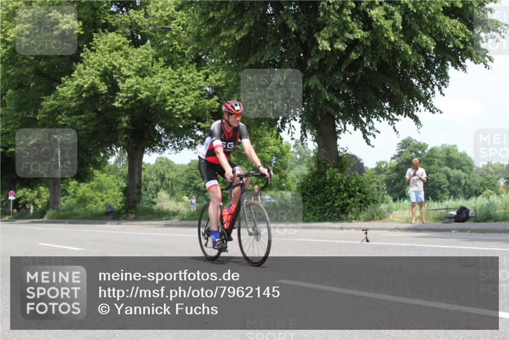 15.06.2025 - 7 Türme Triathlon Yannick Fuchs http://msf.ph/oto/7962145 15.06.2025 12:37:09 Radfahren  meine-sportfotos.de