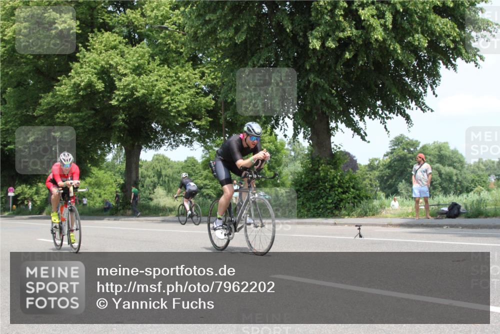 15.06.2025 - 7 Türme Triathlon Yannick Fuchs http://msf.ph/oto/7962202 15.06.2025 12:37:58 Radfahren  meine-sportfotos.de