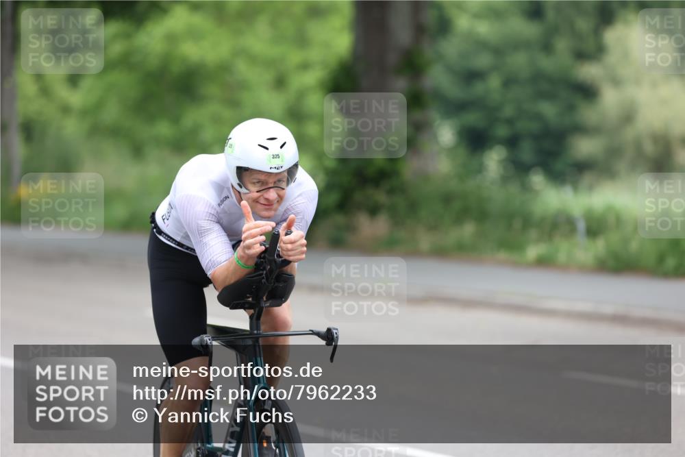 15.06.2025 - 7 Türme Triathlon Yannick Fuchs http://msf.ph/oto/7962233 15.06.2025 11:00:16 Radfahren  meine-sportfotos.de