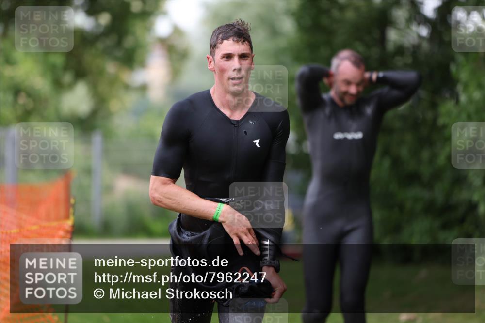 15.06.2025 - 7 Türme Triathlon Michael Strokosch http://msf.ph/oto/7962247 15.06.2025 12:14:23 Schwimmen 370, 439, 442, 466, 496, 498 meine-sportfotos.de