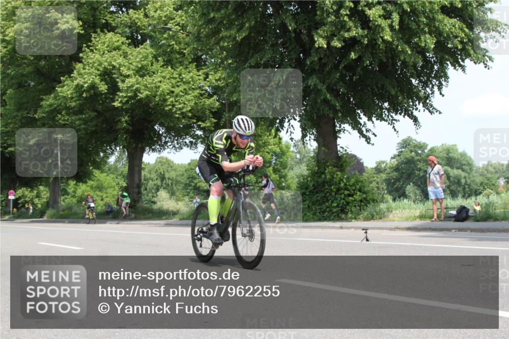 15.06.2025 - 7 Türme Triathlon Yannick Fuchs http://msf.ph/oto/7962255 15.06.2025 12:38:39 Radfahren  meine-sportfotos.de