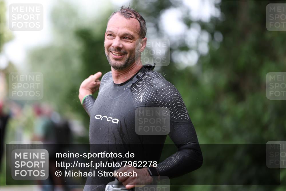 15.06.2025 - 7 Türme Triathlon Michael Strokosch http://msf.ph/oto/7962278 15.06.2025 12:14:26 Schwimmen 370, 439, 442, 466, 496, 498 meine-sportfotos.de