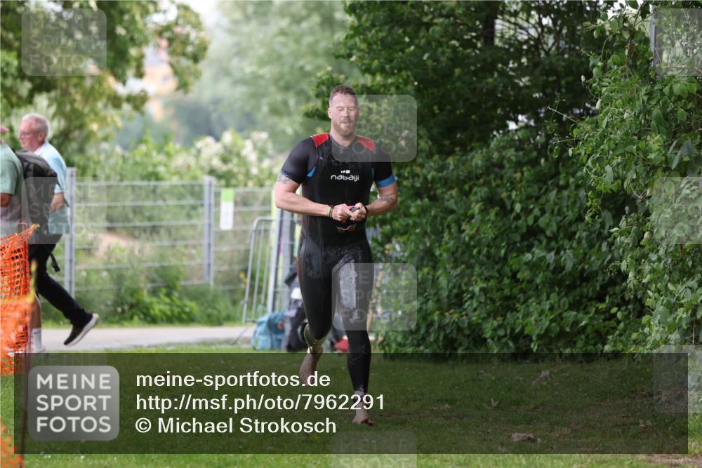 15.06.2025 - 7 Türme Triathlon Michael Strokosch http://msf.ph/oto/7962291 15.06.2025 12:14:27 Schwimmen 370, 439, 442, 466, 496, 498 meine-sportfotos.de