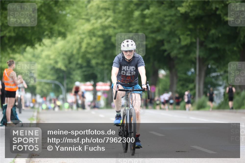 15.06.2025 - 7 Türme Triathlon Yannick Fuchs http://msf.ph/oto/7962300 15.06.2025 13:51:41 Radfahren 718, 1008 meine-sportfotos.de
