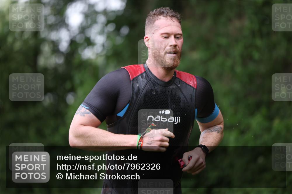 15.06.2025 - 7 Türme Triathlon Michael Strokosch http://msf.ph/oto/7962326 15.06.2025 12:14:31 Schwimmen 370, 439, 442, 466, 496, 498 meine-sportfotos.de