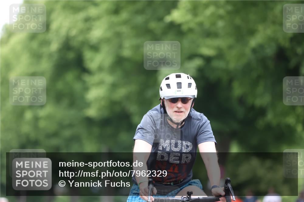 15.06.2025 - 7 Türme Triathlon Yannick Fuchs http://msf.ph/oto/7962329 15.06.2025 13:51:42 Radfahren 718, 893, 1008 meine-sportfotos.de
