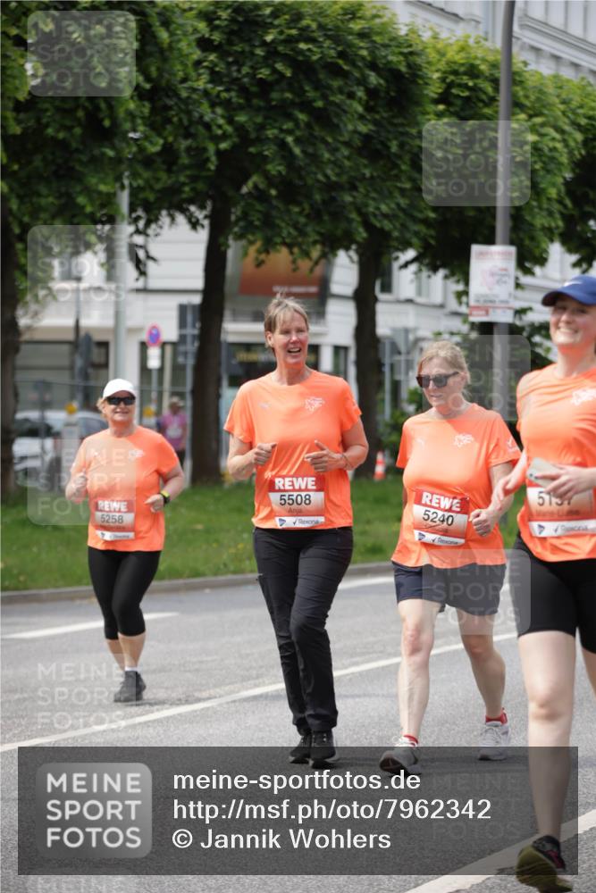 15.06.2025 - REWE Women's Run Jannik Wohlers http://msf.ph/oto/7962342 15.06.2025 09:46:54 Laufen 5258, 5508, 5240, 5137 meine-sportfotos.de