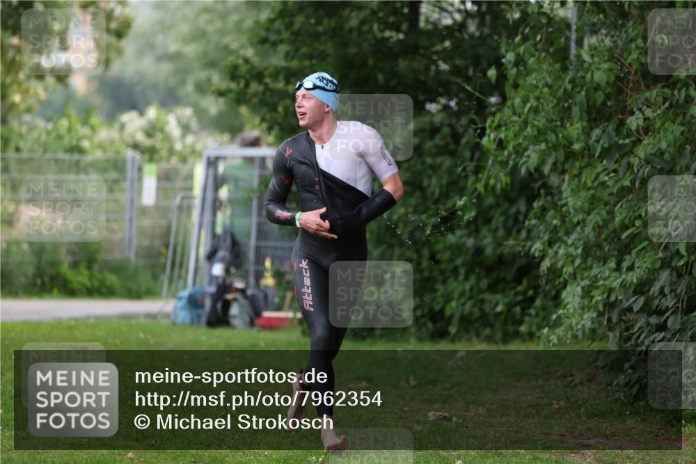 15.06.2025 - 7 Türme Triathlon Michael Strokosch http://msf.ph/oto/7962354 15.06.2025 12:14:35 Schwimmen 370, 496, 498 meine-sportfotos.de
