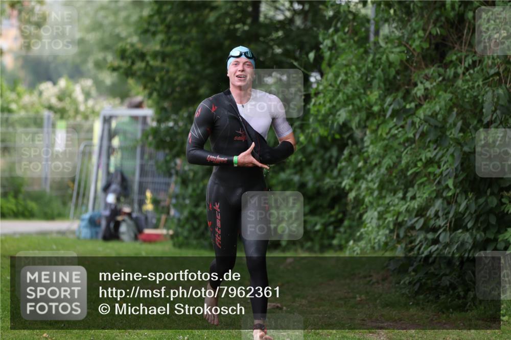 15.06.2025 - 7 Türme Triathlon Michael Strokosch http://msf.ph/oto/7962361 15.06.2025 12:14:36 Schwimmen 496, 498, 655 meine-sportfotos.de