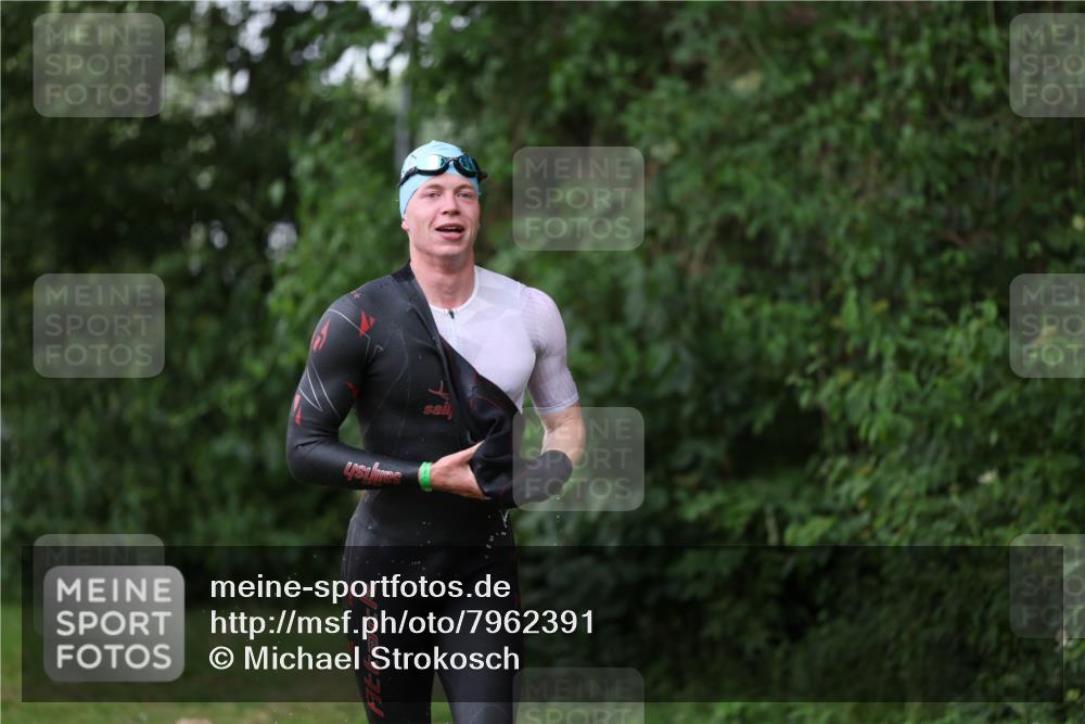 15.06.2025 - 7 Türme Triathlon Michael Strokosch http://msf.ph/oto/7962391 15.06.2025 12:14:37 Schwimmen 448, 477, 496, 498, 655 meine-sportfotos.de