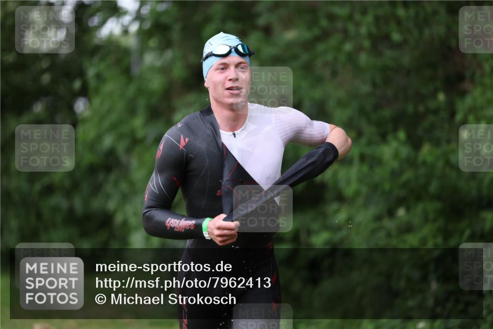 15.06.2025 - 7 Türme Triathlon Michael Strokosch http://msf.ph/oto/7962413 15.06.2025 12:14:38 Schwimmen 375, 448, 477, 496, 498, 655 meine-sportfotos.de